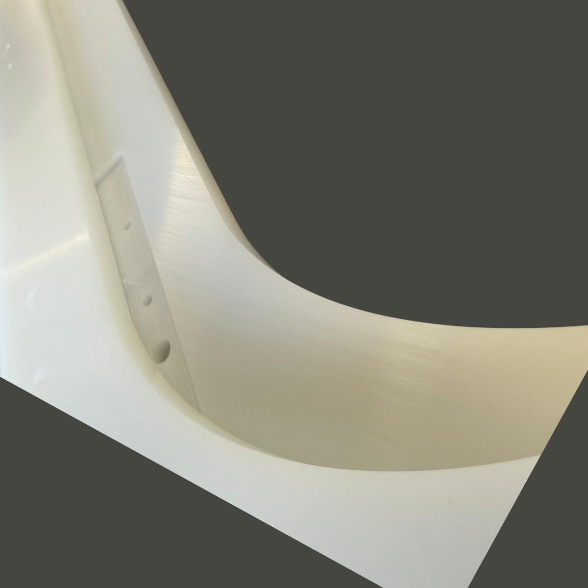 usinage plastique pom-c haute précision avec finition soignée à toulon, réalisé par aca plastiques & mécaniques dans le var