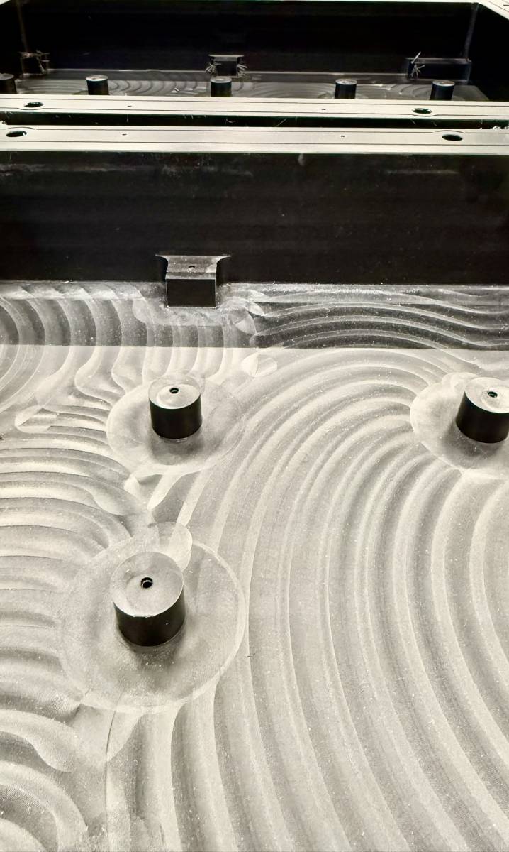 pièces usinées sur mesure en pehd 1000 avec des finitions précises et des dimensions personnalisées, réalisées par aca plastiques & mécaniques