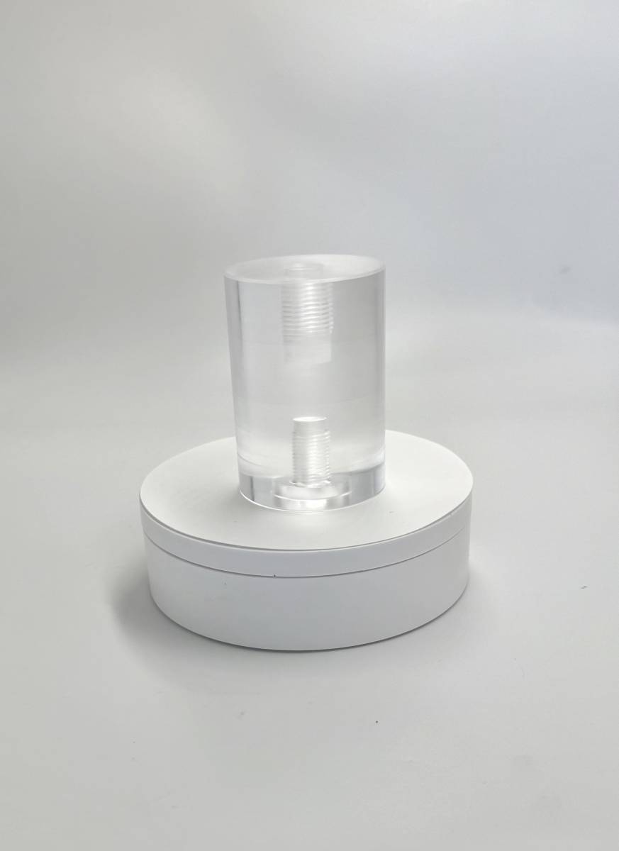 pièce usinée en pmma transparent avec taraudage