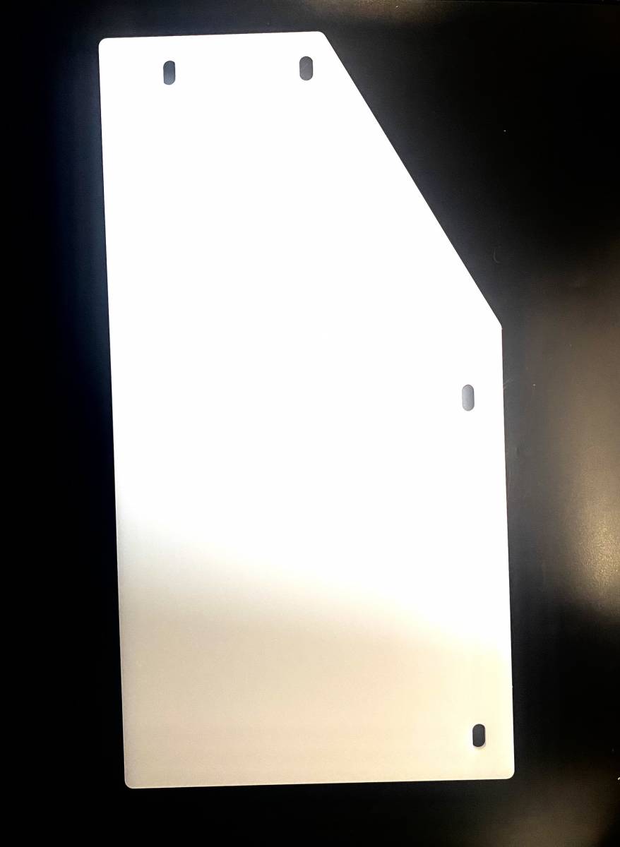 plaque usinée sur mesure en PEHD 500, réalisée sans moule par ACA Plastiques & Mécaniques, idéale pour applications industrielles, vue en plan.