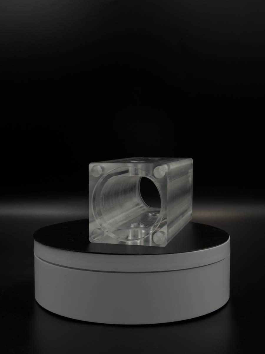 pièce usinée en PMMA transparent pour le secteur médical – usinage plastique de haute précision