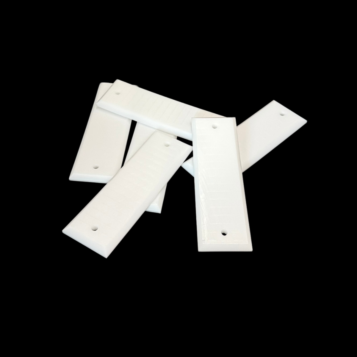 pièces en pom blanc usinées à nantes pour le secteur des télécommunications